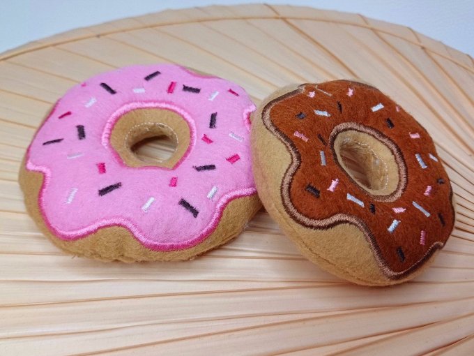 Coussin à épingle - petit donut